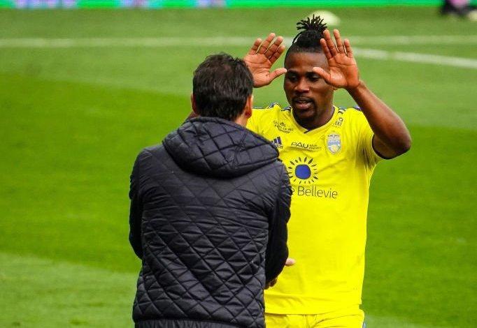 Assifuah trong màu áo Pau FC