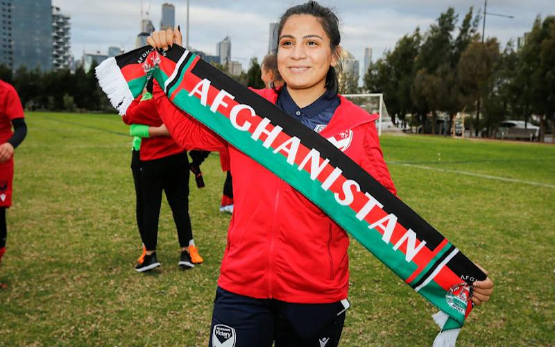 Thay vì thi đấu ở sân bóng cấp quốc gia, các tuyển thủ Afghanistan bây giờ chỉ có thể chơi bóng ở các sân cạnh công viên