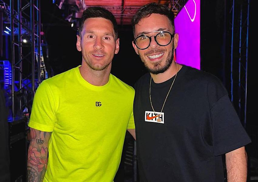 DJ Fer Palacio chụp ảnh cùng Messi và đây là lý do khiến anh bị đổ tội là lây bệnh cho Messi DJ Fer Palacio chụp ảnh cùng Messi và đây là lý do khiến anh bị đổ tội là lây bệnh cho Messi