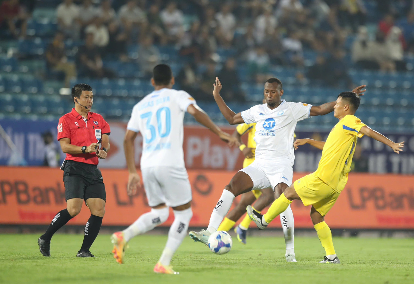 Thắng chật vật Quảng Nam, Thép Xanh Nam Định có 3 điểm đầu tiên ở LPBank V.League 1-2024/25 ảnh 9