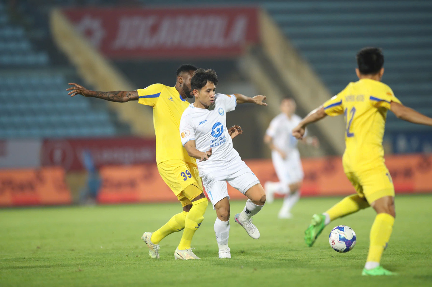 Thắng chật vật Quảng Nam, Thép Xanh Nam Định có 3 điểm đầu tiên ở LPBank V.League 1-2024/25 ảnh 18