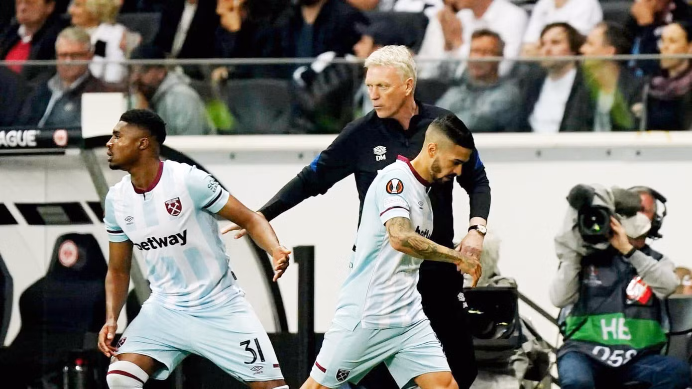 West Ham thua Frankfurt ở cả hai lượt trận