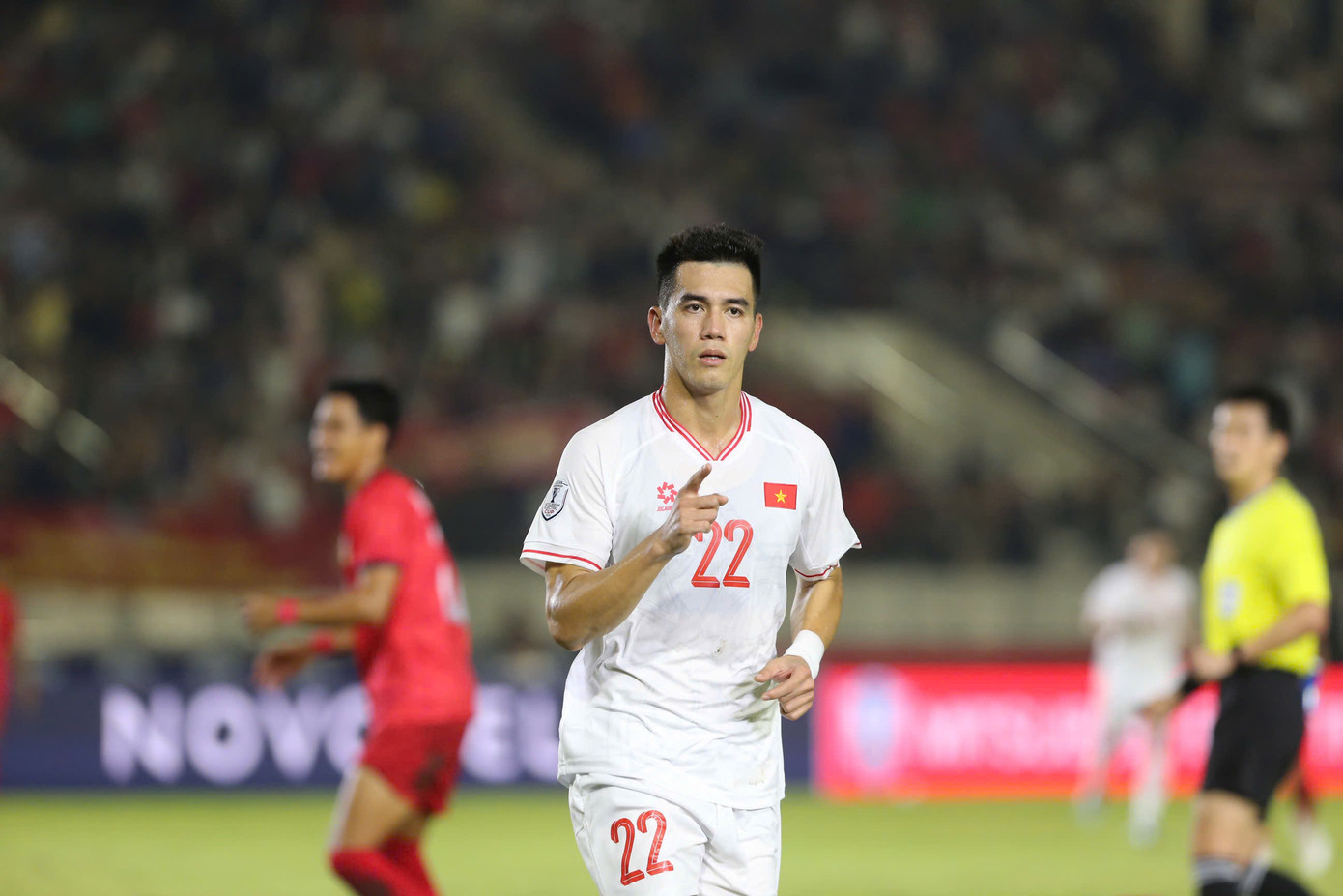 Thắng đậm Lào, đội tuyển Việt Nam dẫn đầu bảng B ảnh 16