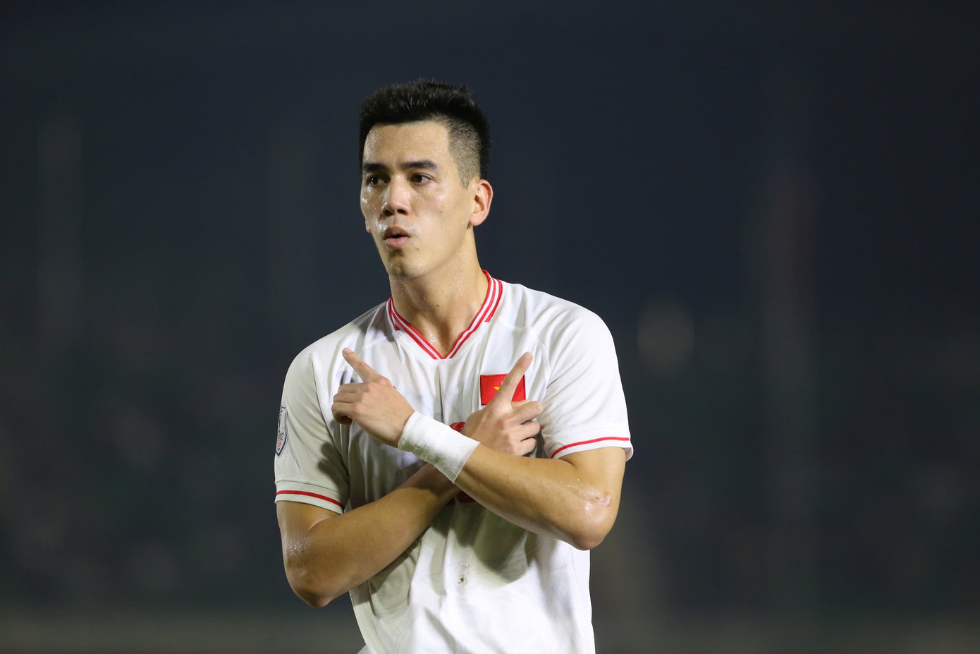 Thắng đậm Lào, đội tuyển Việt Nam dẫn đầu bảng B ảnh 18