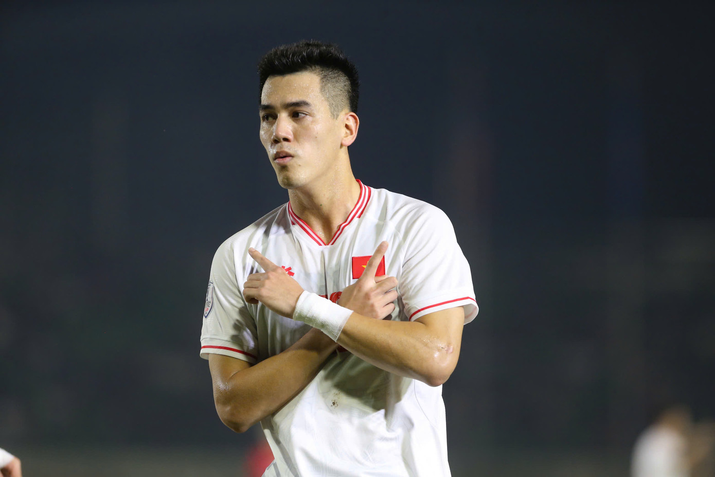 Thắng đậm Lào, đội tuyển Việt Nam dẫn đầu bảng B ảnh 17