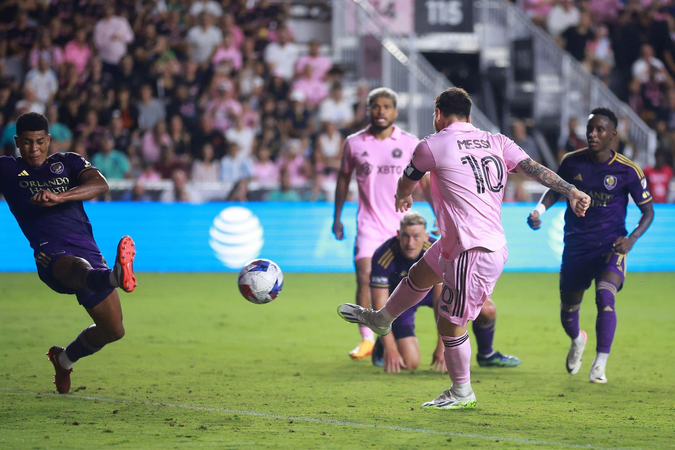 Messi trong pha ấn định tỷ số 3-1 cho Inter Miami