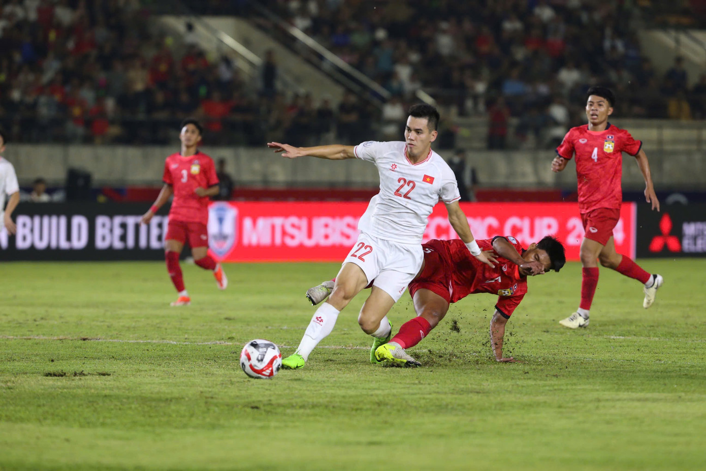 Thắng đậm Lào, đội tuyển Việt Nam dẫn đầu bảng B ảnh 24