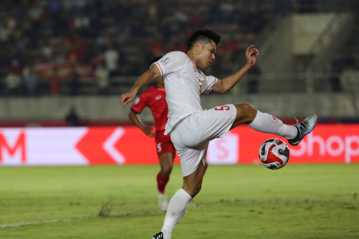 Thắng đậm Lào, đội tuyển Việt Nam dẫn đầu bảng B ảnh 19