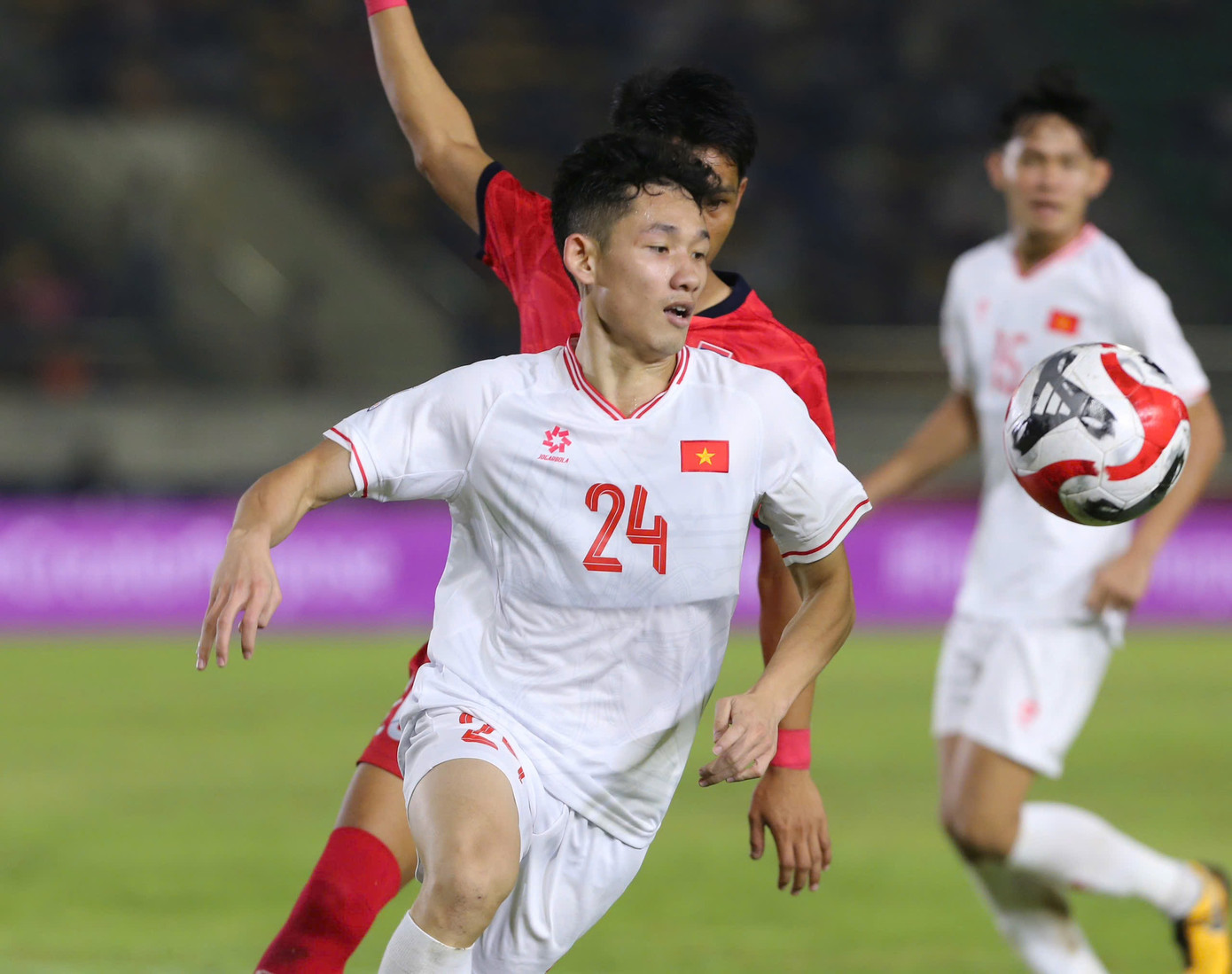 Thắng đậm Lào, đội tuyển Việt Nam dẫn đầu bảng B ảnh 21