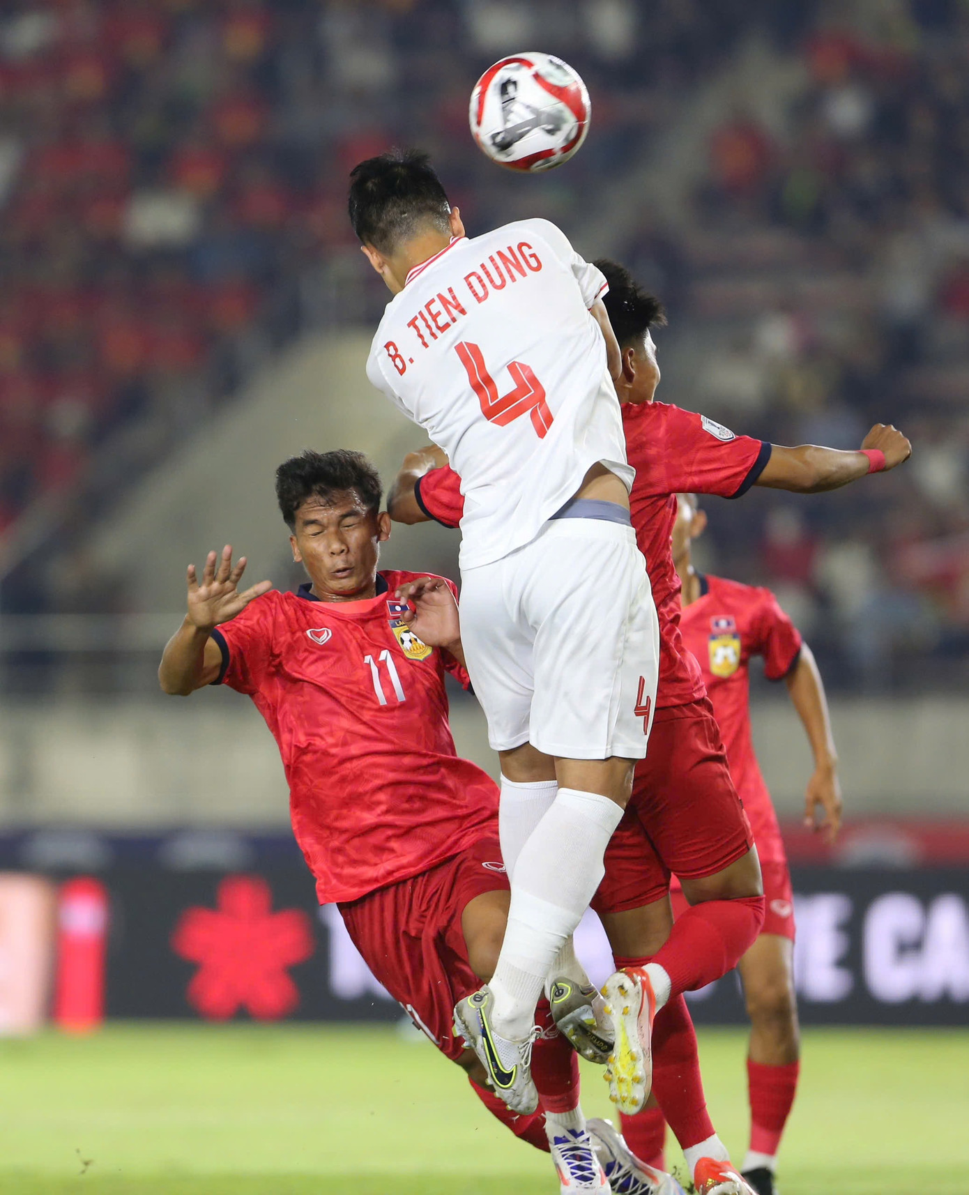 Thắng đậm Lào, đội tuyển Việt Nam dẫn đầu bảng B ảnh 2