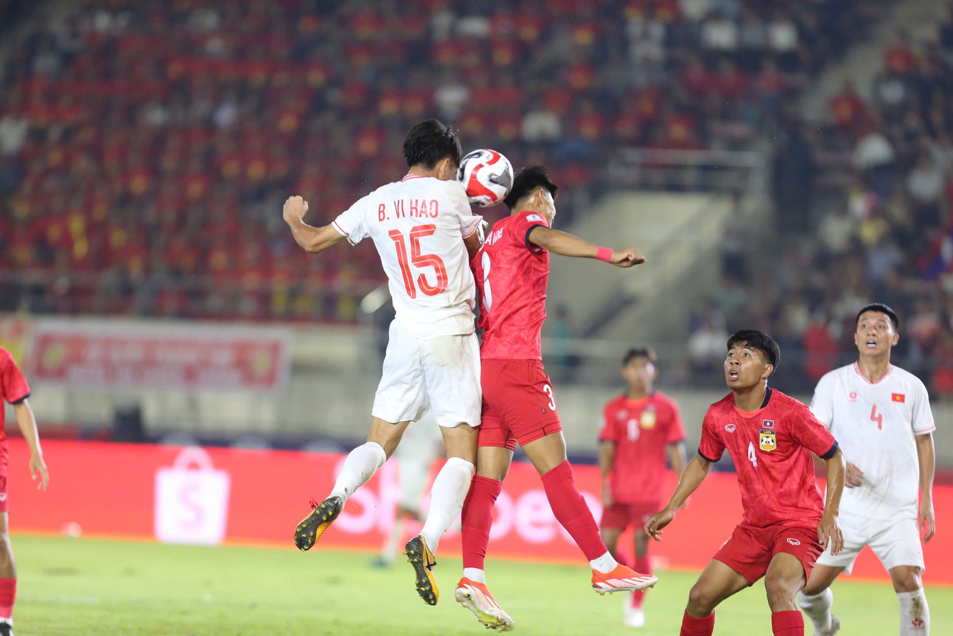 Thắng đậm Lào, đội tuyển Việt Nam dẫn đầu bảng B ảnh 8