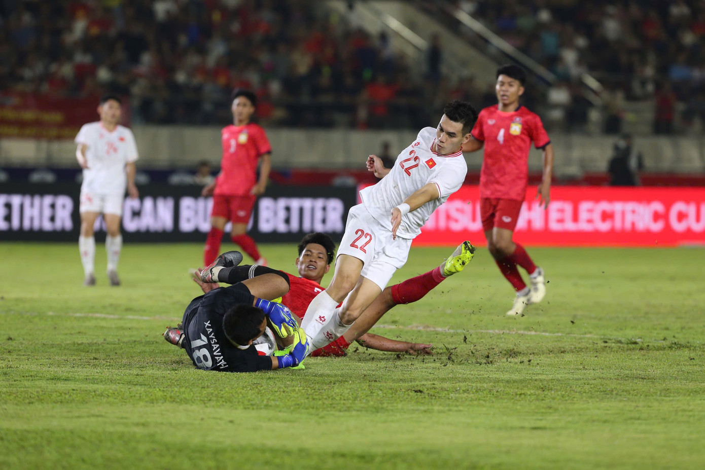 Thắng đậm Lào, đội tuyển Việt Nam dẫn đầu bảng B ảnh 25