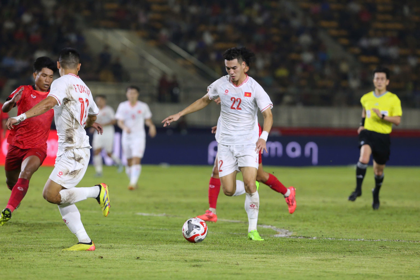 Thắng đậm Lào, đội tuyển Việt Nam dẫn đầu bảng B ảnh 27