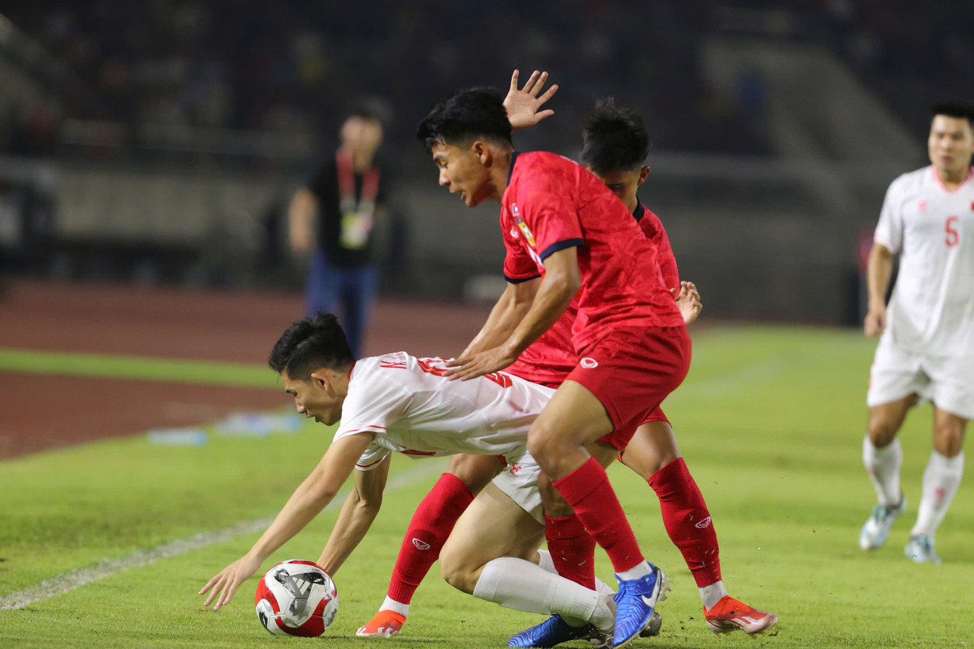 Lào đã ghi 7 bàn trong khi Việt Nam mới là 6