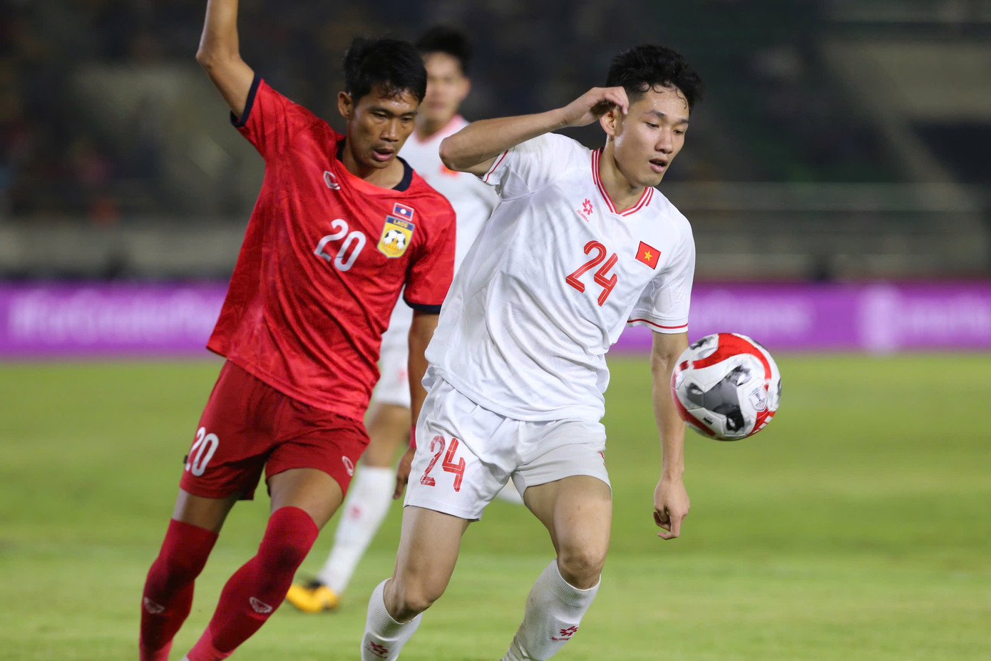 Thắng đậm Lào, đội tuyển Việt Nam dẫn đầu bảng B ảnh 22