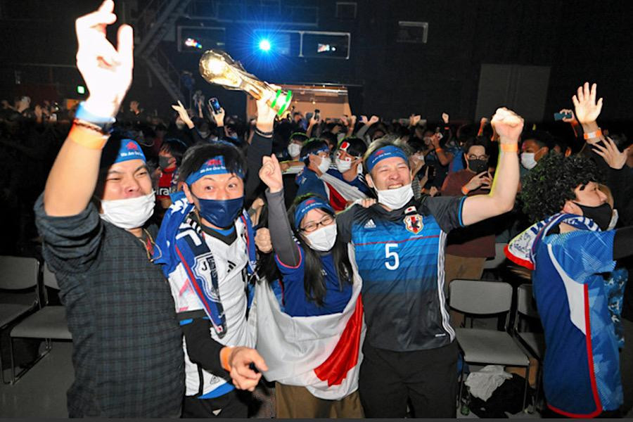 Rất nhiều người trong số này sẽ đi làm luôn sau trận đấu Rất nhiều người trong số này sẽ đi làm luôn sau trận đấu