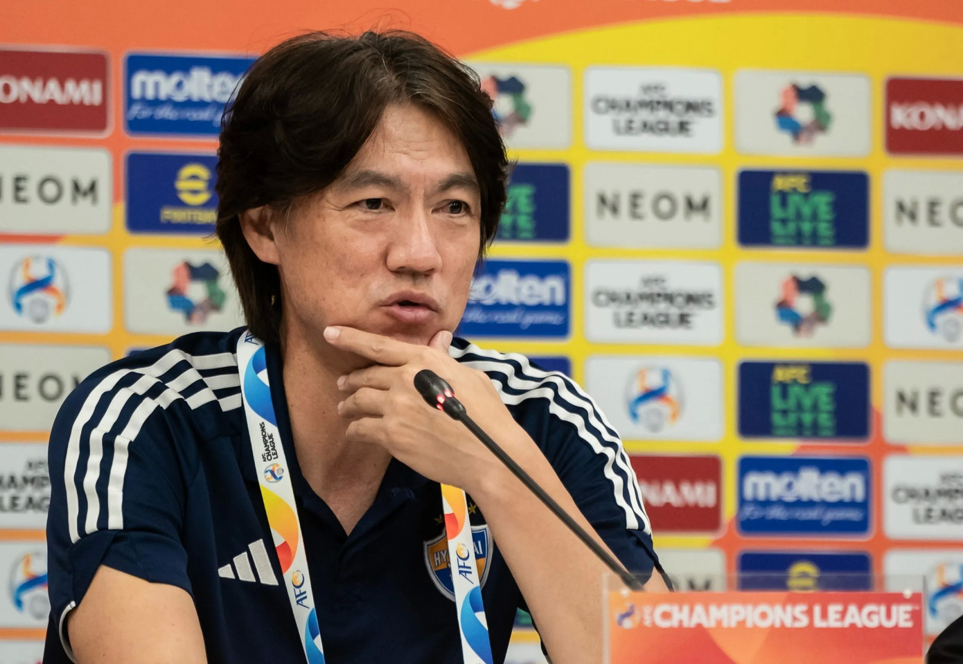 KFA bị tố cáo bắt ép CLB Ulsan phải nhường ông Hong Myung-bo cho đội tuyển quốc gia KFA bị tố cáo bắt ép CLB Ulsan phải nhường ông Hong Myung-bo cho đội tuyển quốc gia