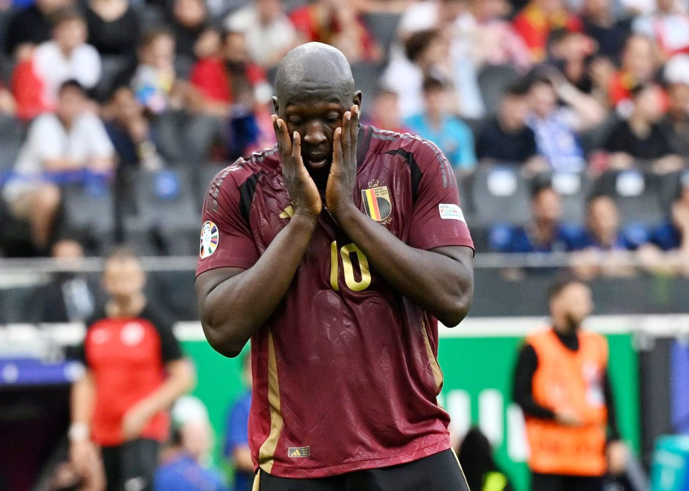 Lukaku sút bóng vào người thủ môn ở cơ hội ngon ăn ngay đầu trận, sau đó là 2 pha bóng bị từ chối bàn thắng