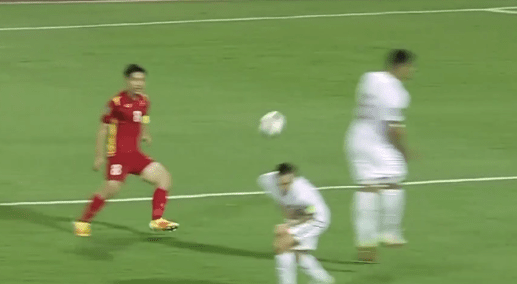 Pha né bóng bị chỉ trích tơi tả của Wu Xi