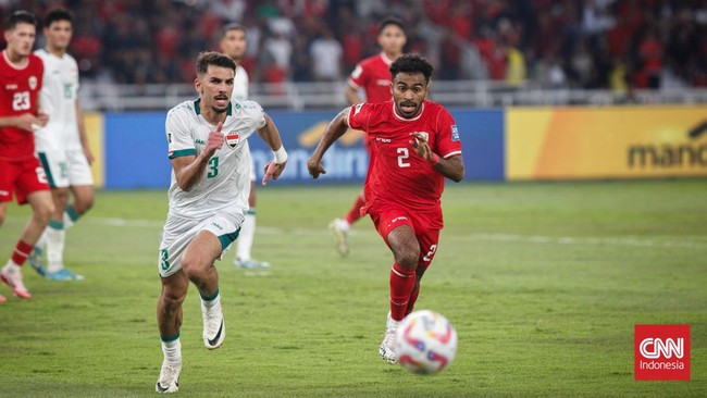 Theo đánh giá, mặt cỏ sân Bung Karno khá lồi lõm