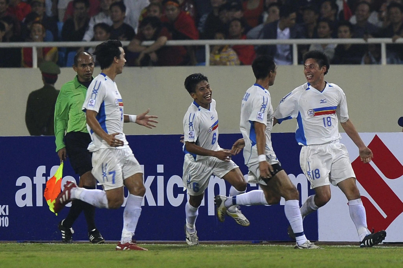 Philippines từng hạ ĐT Việt Nam ngay tại Mỹ Đình vào 2010 Philippines từng hạ ĐT Việt Nam ngay tại Mỹ Đình vào 2010