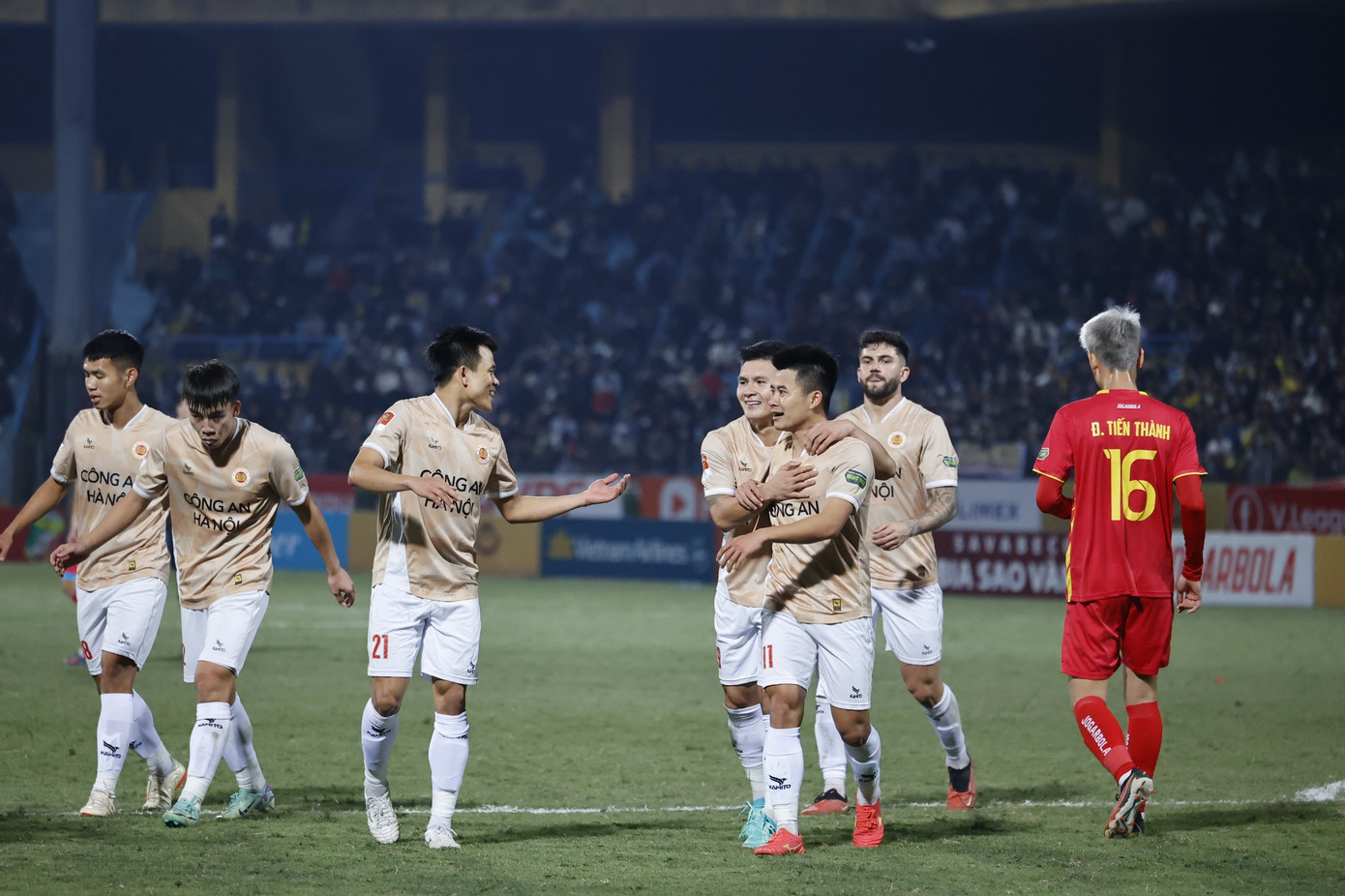  Thắng Thanh Hoá, CAHN trở lại cuộc đua vô địch V-League ảnh 32