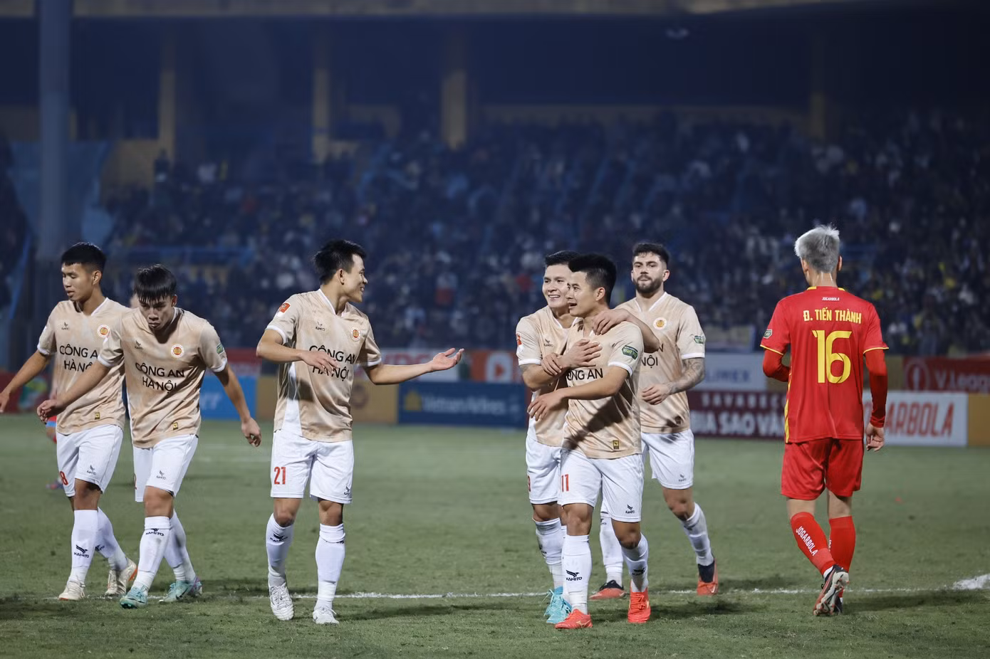  Thắng Thanh Hoá, CAHN trở lại cuộc đua vô địch V-League ảnh 32