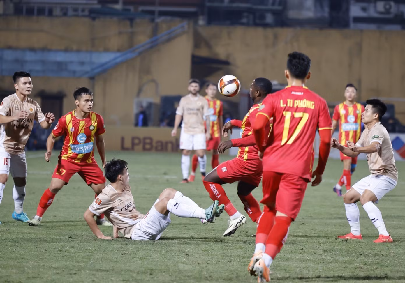  Thắng Thanh Hoá, CAHN trở lại cuộc đua vô địch V-League ảnh 17