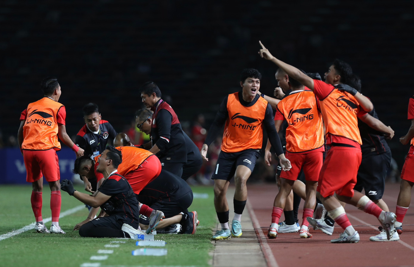 Hạ Thái Lan 5-2, Indonesia giành HCV SEA Games sau 32 năm chờ đợi ảnh 11