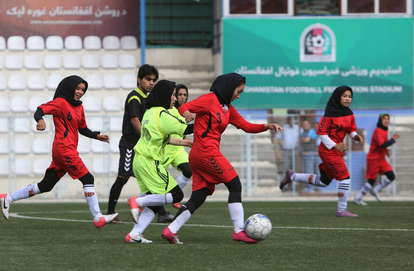 Các nữ cầu thủ Afghanistan đã được giải cứu Các nữ cầu thủ Afghanistan đã được giải cứu