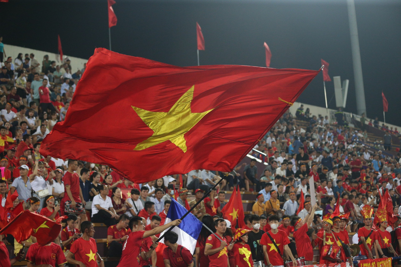 Hàng công lỡ cơ hội, hàng thủ mắc sai sót khiến U23 Việt Nam chia điểm với U23 Singapore ảnh 3 Hàng công lỡ cơ hội, hàng thủ mắc sai sót khiến U23 Việt Nam chia điểm với U23 Singapore ảnh 3