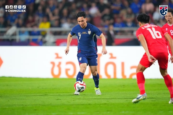 Báo Thái Lan cho rằng trọng tài đã bỏ qua nhiều pha phạm lỗi nhắm vào Supachok Báo Thái Lan cho rằng trọng tài đã bỏ qua nhiều pha phạm lỗi nhắm vào Supachok