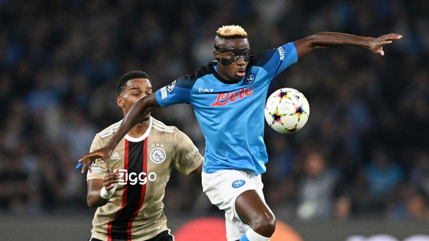 Osimhen không chỉ ghi bàn mà còn tạo nên sự liên kết với các vệ tinh trên hàng công Napoli