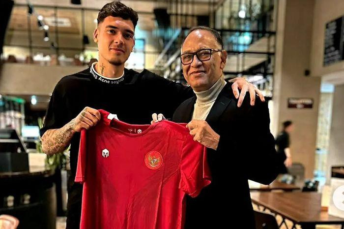 Pattynama rất háo hức khoác lên mình chiếc áo của ĐT Indonesia