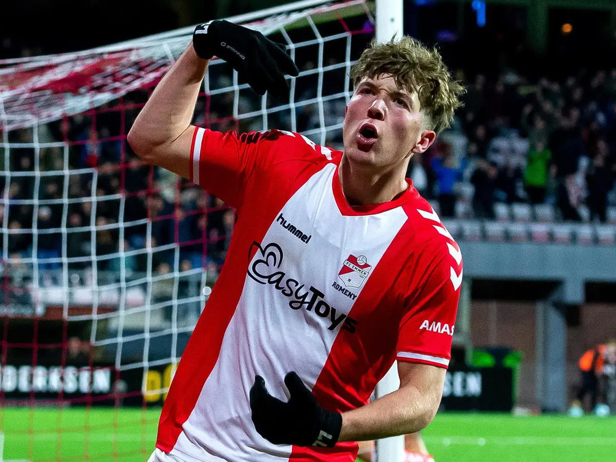 Romeny đang khoác áo Utrecht ở giải VĐQG Hà Lan Romeny đang khoác áo Utrecht ở giải VĐQG Hà Lan