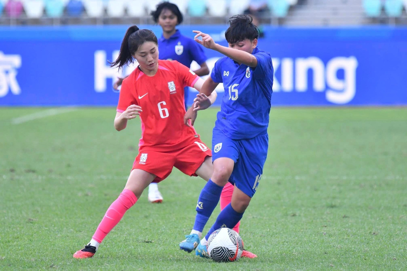 Thái Lan đã vỡ trận sau hơn 30 phút bóng lăn