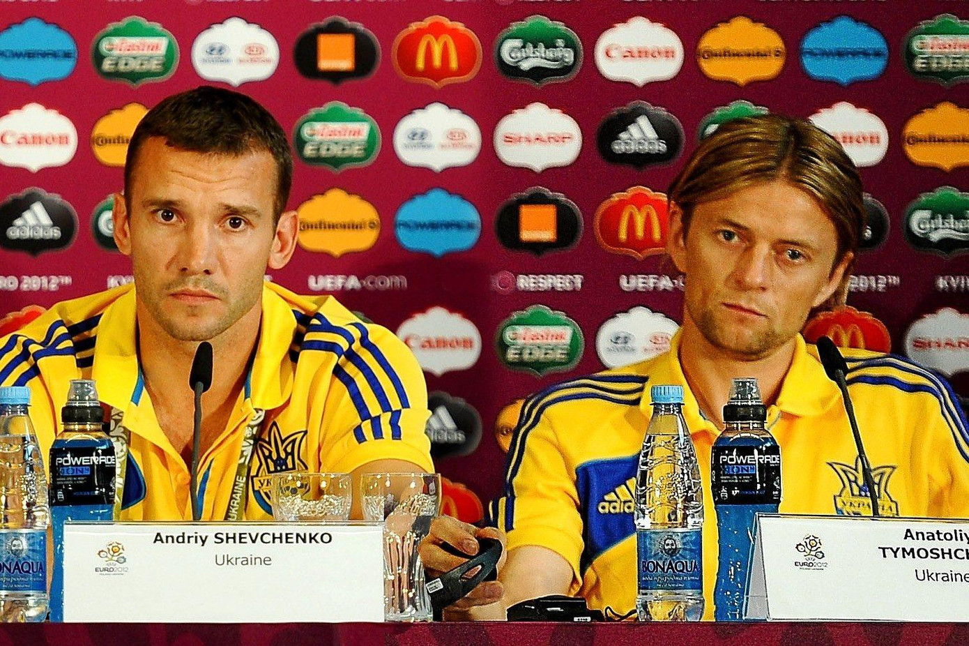 Shevchenko và Tymoshchuk (phải) là hai tượng đài của bóng đá Ukraine Shevchenko và Tymoshchuk (phải) là hai tượng đài của bóng đá Ukraine