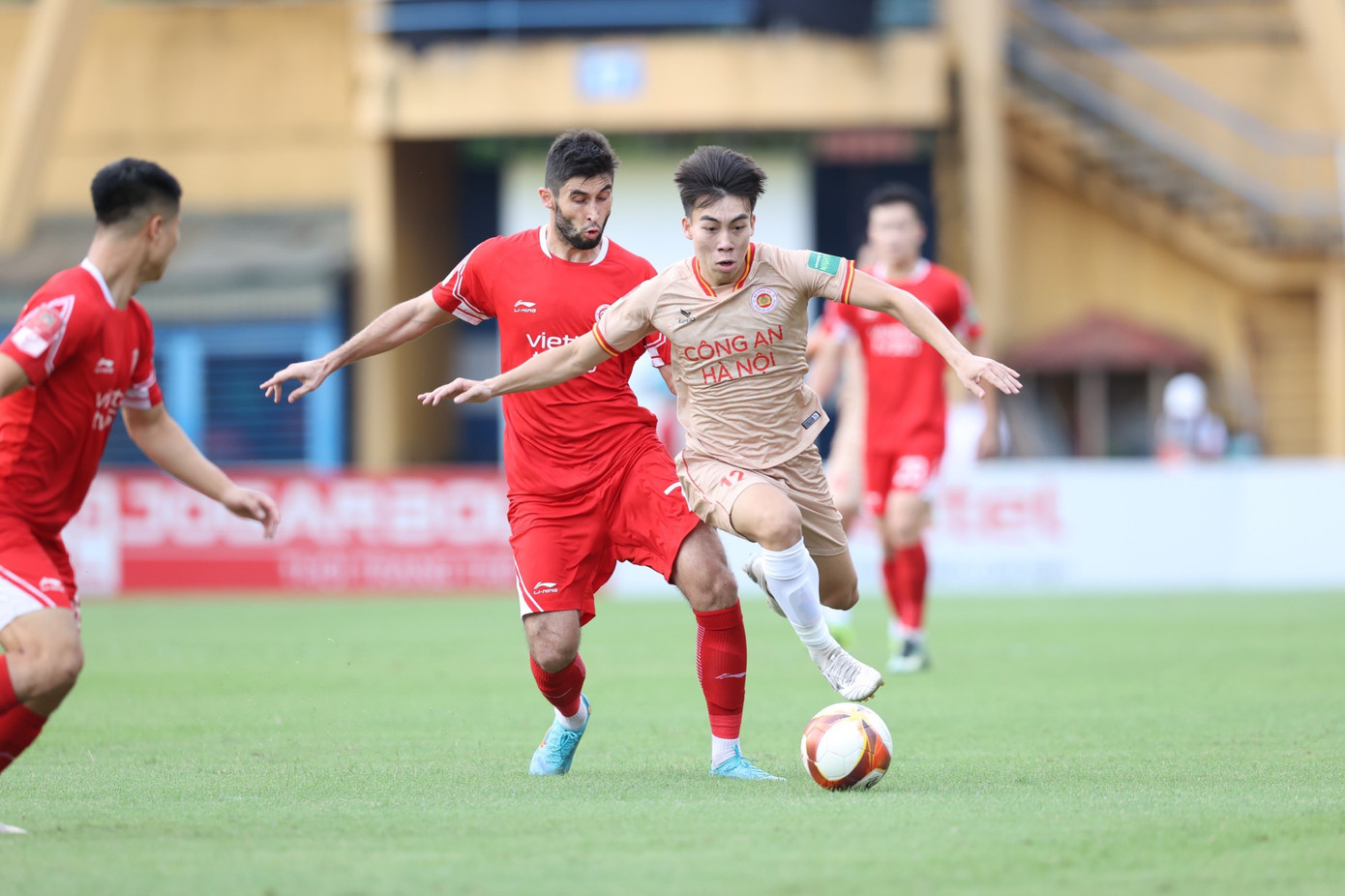 Thắng đậm Viettel trong trận cầu nhạt, CAHN chạm tay vào chức vô địch ảnh 14