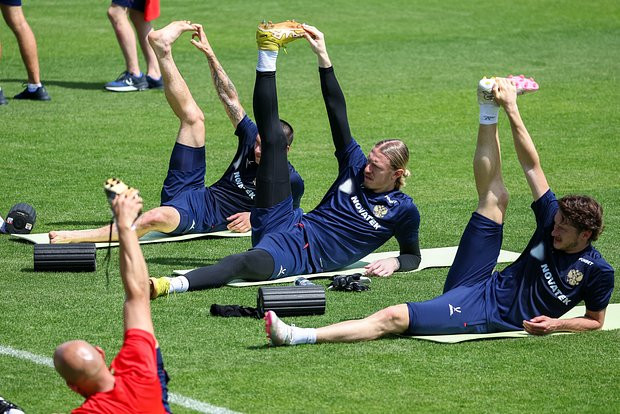 ĐT Nga sẽ rút danh sách từ 38 xuống 25 cầu thủ trước khi sang Việt Nam