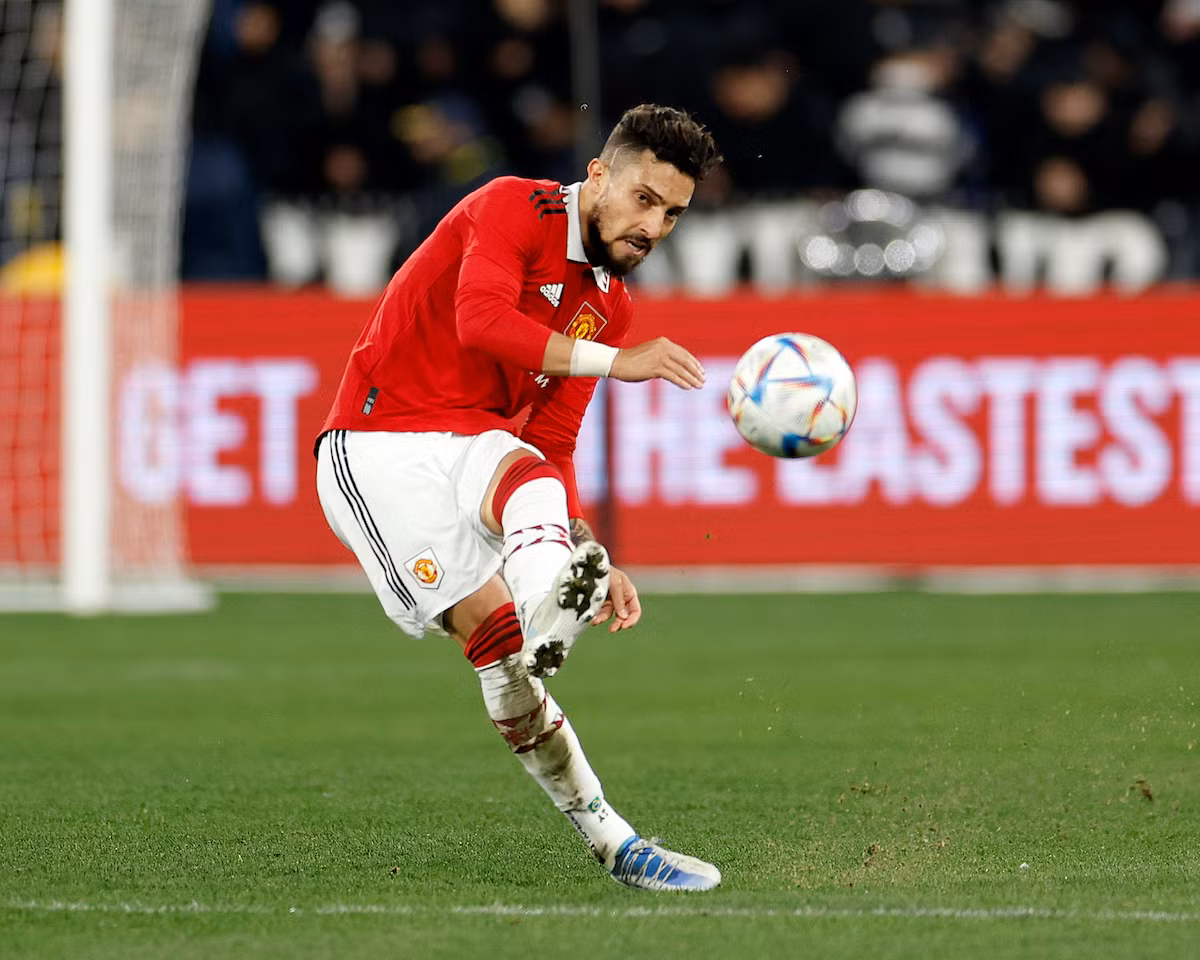 Telles khép lại 3 năm không thành công tại MU Telles khép lại 3 năm không thành công tại MU