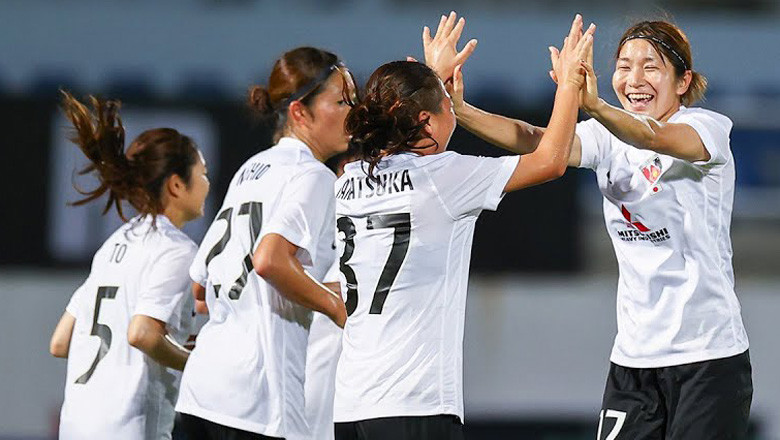 Urawa Reds hủy diệt đối thủ trên sân Thống Nhất