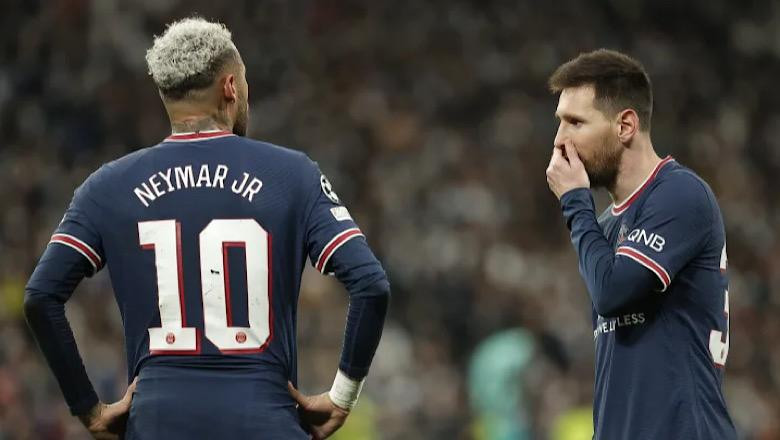 Messi và Neymar đang bị NHM quay lưng Messi và Neymar đang bị NHM quay lưng