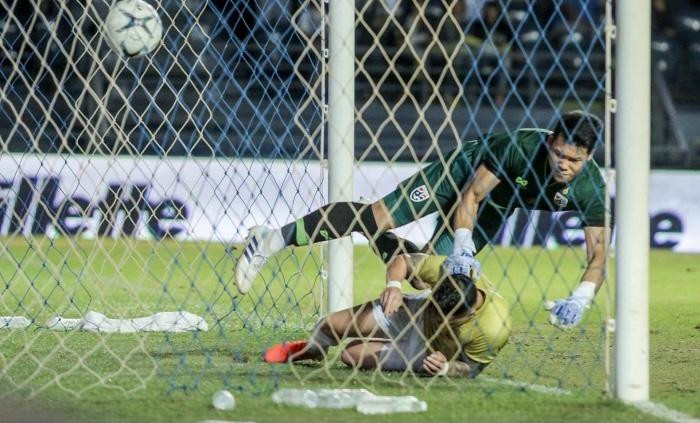 Pha bóng Kawin để thua trước Việt Nam Pha bóng Kawin để thua trước Việt Nam