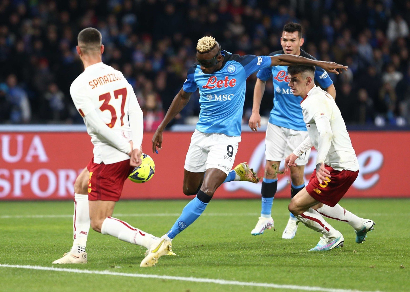 Roma đã kiên cường chống đỡ trước sức ép của Napoli