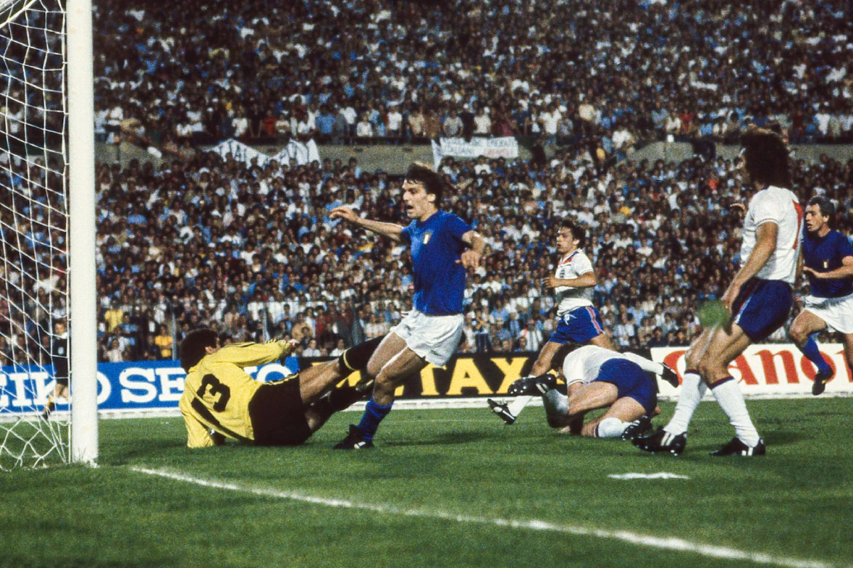 Italia cả vòng chung kết ghi được đúng 2 bàn