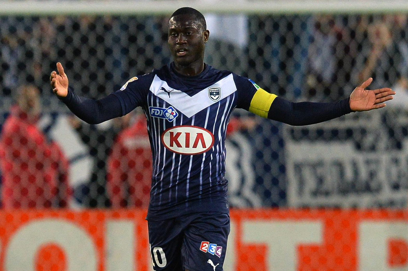 Henri Saivet từng thi đấu cho Bordeaux và mùa tới, anh sẽ là đối tác của Quang Hải trên hàng công Pau FC Henri Saivet từng thi đấu cho Bordeaux và mùa tới, anh sẽ là đối tác của Quang Hải trên hàng công Pau FC