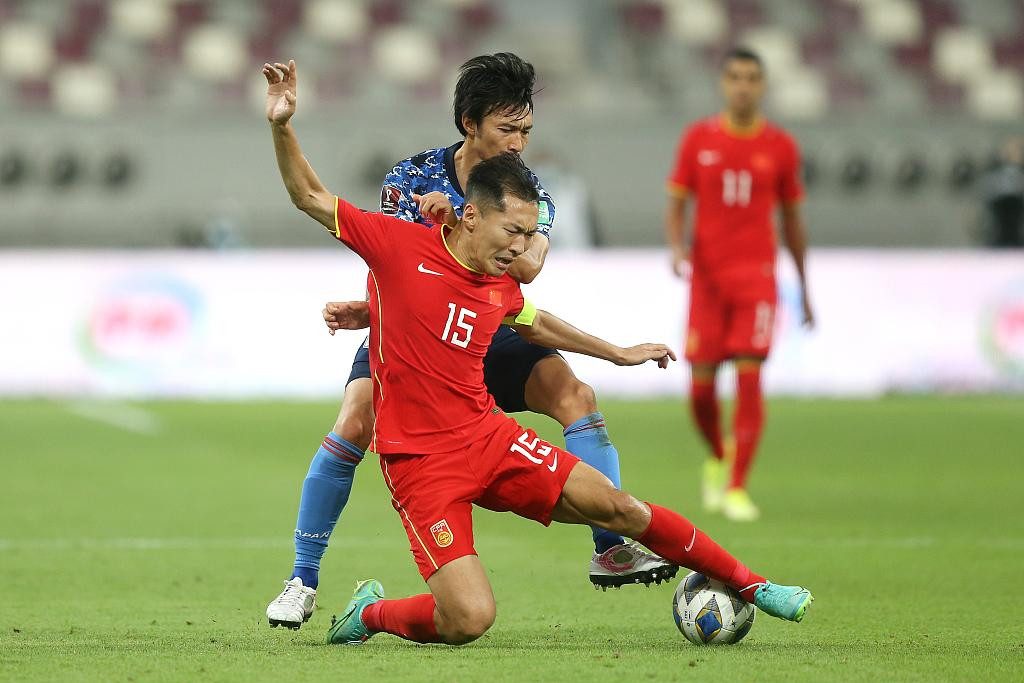 Wu Xi trong trận thua Nhật Bản 0-1