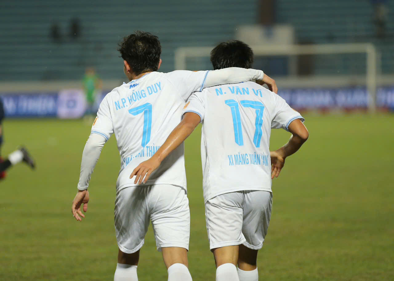 Thắng dễ Bình Định, Nam Định tái chiếm ngôi đầu LPBank V-League 2024/25 ảnh 24