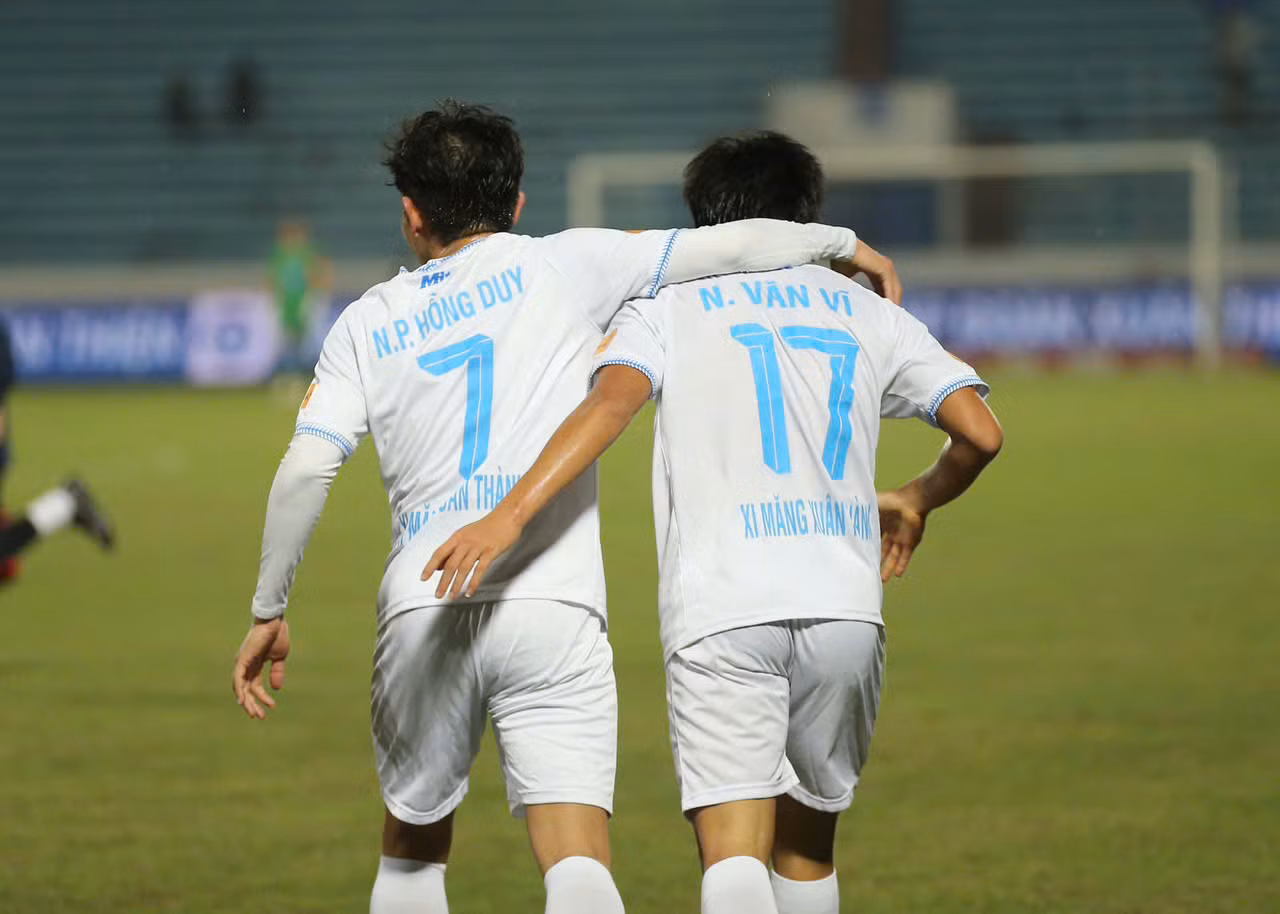 Thắng dễ Bình Định, Nam Định tái chiếm ngôi đầu LPBank V-League 2024/25 ảnh 24 Thắng dễ Bình Định, Nam Định tái chiếm ngôi đầu LPBank V-League 2024/25 ảnh 24