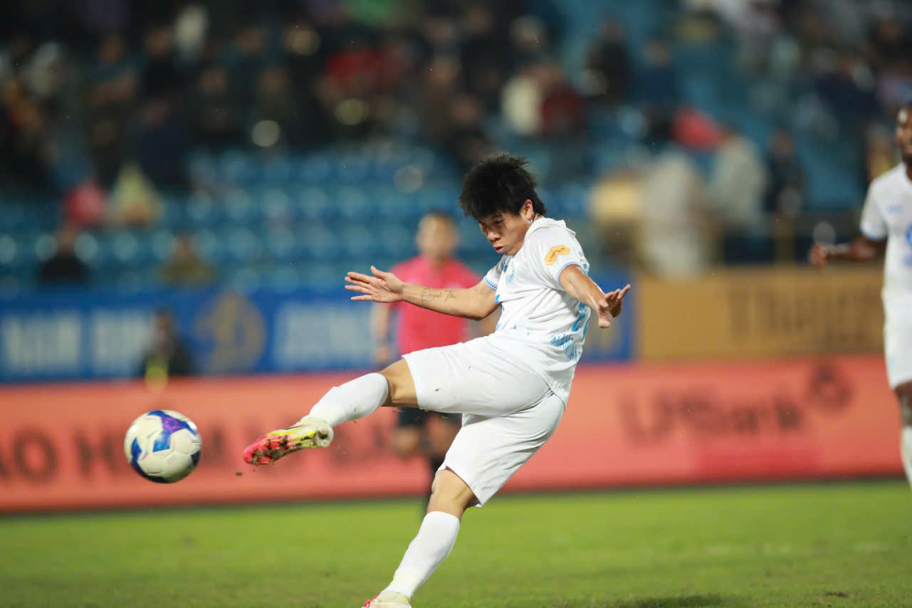 Thắng dễ Bình Định, Nam Định tái chiếm ngôi đầu LPBank V-League 2024/25 ảnh 18